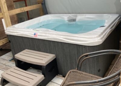 Hot tub in the garden at Trelawney