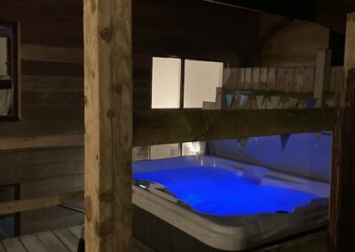 Hot tub in the garden at Trelawney